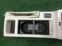 Porta-luvas e apoio de braço SUBARU OUTBACK OEM 92111AG060WA BP9 2004 Gold 39J