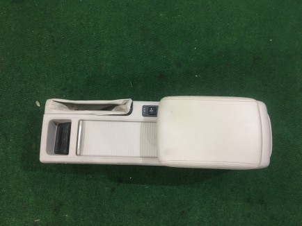 Porta-luvas e apoio de braço SUBARU OUTBACK OEM 92111AG060WA BP9 2004 Gold 39J
