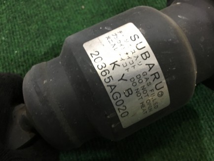 ストラット SUBARU OUTBACK OEM 20310AG040 20310AG050 20330AG060 20365AG020 20380AG350 BP9 2004 EJ253