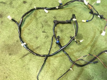 สายไฟฝาท้าย SUBARU LEGACY OEM 81812AE220 BH5 2001 EJ202