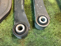 リアアーム SUBARU LANCASTER OEM 20250AE030 20250AE050 20250AE000 20250AE010 BHE 2001 EZ30