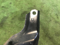 Крепление переднего бампера правое SUBARU LANCASTER OEM 57707AE230 BH9 1998 Beige 8L5