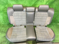 Conjunto de bancos SUBARU LANCASTER OEM 64010AE400GE 64010AE410GE 64221AE070GE 64231AE070GE BH9 1998 Beige 8L5