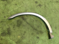 Ensanchador de aleta trasero derecho 91111AE020MF SUBARU LANCASTER