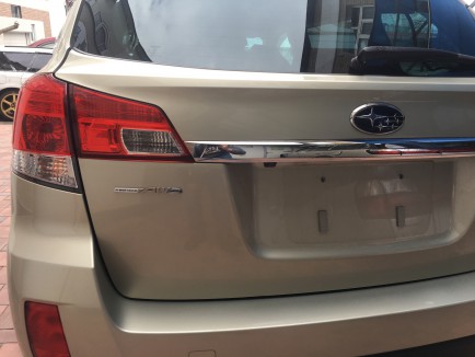 Portón trasero SUBARU OUTBACK OEM 60809AJ0309P 63011AJ010 91119AJ080G3 84912AJ250 84912AJ100 BRF 2009 gold D6H