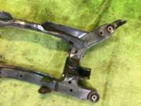 คานรองเครื่อง задняя SUBARU LEGACY OEM 20152AE000 BH5 1998 EJ208