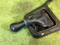Cobertura da alavanca da caixa manual SUBARU LEGACY OEM 94110AE180 BH5 1998 Whait 51E