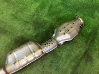 ท่อไอเสียท่อนกลาง SUBARU LEGACY OEM 44200AE021 BH5 1998 EJ208