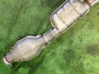 ท่อไอเสียท่อนกลาง SUBARU LEGACY OEM 44200AE021 BH5 1998 EJ208