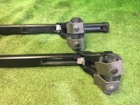 Barras transversais de tejadilho THULE SUBARU LEGACY OEM E3617AE520 BH5 2001 Silver 01G
