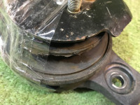 左发动机支撑胶 SUBARU LEGACY OEM 41022AG120 BP5 2004 EJ20Y