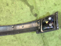 แผงตกแต่งระหว่างไฟท้าย SUBARU LEGACY OEM 84251AE000 BH5 1998