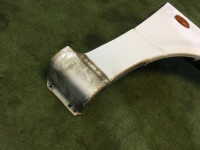 Guarda-lamas dianteiro direito SUBARU LEGACY OEM 57120AE000 BH5 1998 Whait 51E