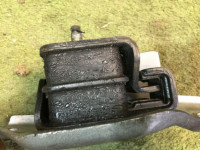 Soporte derecho del motor SUBARU LEGACY OEM 41022FA000 BD9 1997 EJ25D
