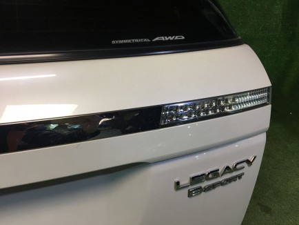 Friso entre os farolins traseiros SUBARU LEGACY OEM 91710AG000WU BP5   BPE BPH  BP9 2006