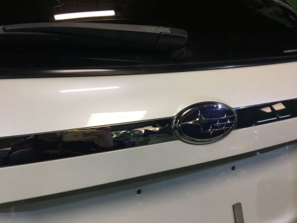 Friso entre os farolins traseiros SUBARU LEGACY OEM 91710AG000WU BP5   BPE BPH  BP9 2006