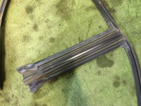 Уплотнитель дверей левый SUBARU LANCASTER OEM 63521AE030 BHE BH9 BH5 2001 Silver 1U2