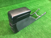 Бардачок подлокотник высокий SUBARU LANCASTER OEM 64231AE260ML BH9 BH5 BHE BE 2000 grey 9G9