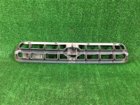 フロントグリル SUBARU LANCASTER OEM 91121AE190 BHE BH9 2000 beige 8L5