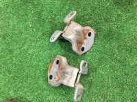 Петли двери передней правой SUBARU LANCASTER OEM 61220AC000, 61220AC010 BHE BH9 BH5 2000 beige 8L5