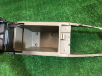 Guantera y reposabrazos SUBARU LANCASTER OEM 92111AE010AD BHE BH9 2001 green 1F8 1U7 1U6