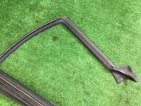 Уплотнитель дверей левый SUBARU LANCASTER OEM 63521AE030 BHE BH9 2001 green 1F8 1U7 1U6