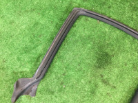 Уплотнитель дверей правый SUBARU LANCASTER OEM 63521AE020 BHE BH9 2001 green 1F8 1U7 1U6
