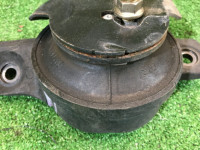 Soporte del motor izquierdo SUBARU LANCASTER OEM 41022AE030 BH9 1998 EJ25
