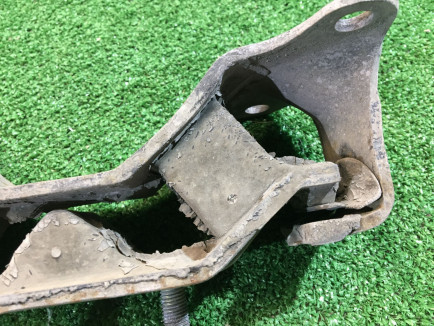 Подушка МКПП SUBARU LEGACY OEM 41022AC180 BD5 BG5 1998 EJ20R