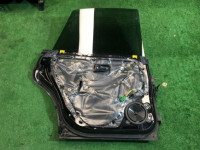 Puerta trasera izquierda SUBARU LEGACY B4 OEM 60400AE250 BE5 BE9 BEE 1999 black 88H
