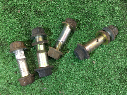 น็อตปรับศูนย์ล้อหน้า 20540AA090, 20540AA100 SUBARU LEGACY B4