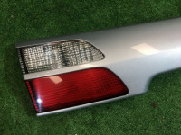 Friso entre os farolins traseiros SUBARU LEGACY OEM 84251AE000 BH5 BHE BH9 1998