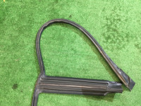 Уплотнитель дверей правый SUBARU LEGACY B4 OEM 63521AE000 BEE BE5 2002 black 18L,15K