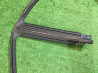 Уплотнитель дверей правый SUBARU LEGACY B4 OEM 63521AE000 BEE BE5 2002 black 18L,15K