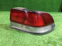 右尾灯 SUBARU LEGACY OEM 84201AC000 BD5 BD9 1998