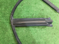 Уплотнитель дверей левый SUBARU LANCASTER OEM 63521AE030 BH9 BHE BH5 2001 grey 1U2