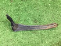 Soporte izquierdo del parachoques delantero 57707AE240 SUBARU LANCASTER