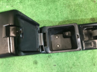 Porta-luvas e apoio de braço SUBARU LEGACY OEM 92111AG000JC BLE BPE BP5 BL5 BL9 BP9 2003 black 32J