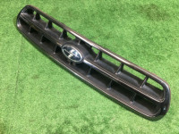 Решетка радиатора SUBARU LANCASTER OEM 91121AE020 BHE BH9 1999 white / grey 8K2