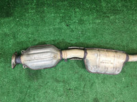ท่อไอเสียท่อนกลาง SUBARU LANCASTER OEM 44200AE050 BH9 BE9 1999 EJ254