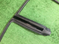 ยางขอบประตูขวา SUBARU OUTBACK OEM 63521AG000 BPE BP9 BP5 2004 Silver 39D