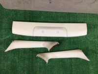 Обшивка пятой двери SUBARU LANCASTER OEM 94320AE010AD, BH9 BHE BH5 1998 beige 8L5