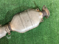 ท่อไอเสียท่อนกลาง SUBARU LANCASTER OEM 44300AE120 BH9 BE9 1998 EJ254