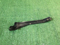 Soporte derecho del parachoques delantero SUBARU LANCASTER OEM 57707AE230 BHE BH9 2000 white 07C