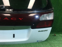 尾门 SUBARU LANCASTER OEM 60800AE040, 63011AE020, 84251AE060 BH9 BHE BH5 1999 white / grey 8K2