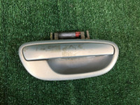 Manilla de la puerta trasera derecha 61022AG000GA SUBARU OUTBACK