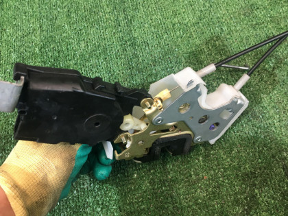 右前门锁 SUBARU FORESTER OEM 61032SA000 SG5 2005 48W
