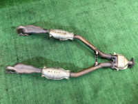 ท่อร่วมไอเสีย Штаны SUBARU LEGACY OEM 44620AA180, 44620AA170 BLE 2004 EZ30