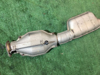 ท่อไอเสียท่อนกลาง SUBARU LEGACY OEM 44200AC000 BG5 BD5 1997 EJ20H