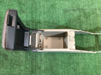Porta-luvas e apoio de braço SUBARU LANCASTER OEM 92111AE010AD BH9 2000 Silver 9G9